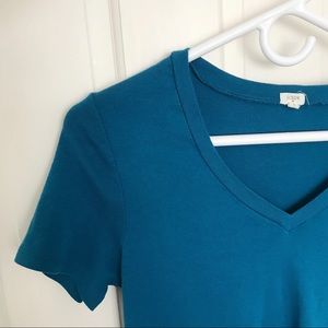 New listing!🖤 J. Crew tshirt 💙 V neck